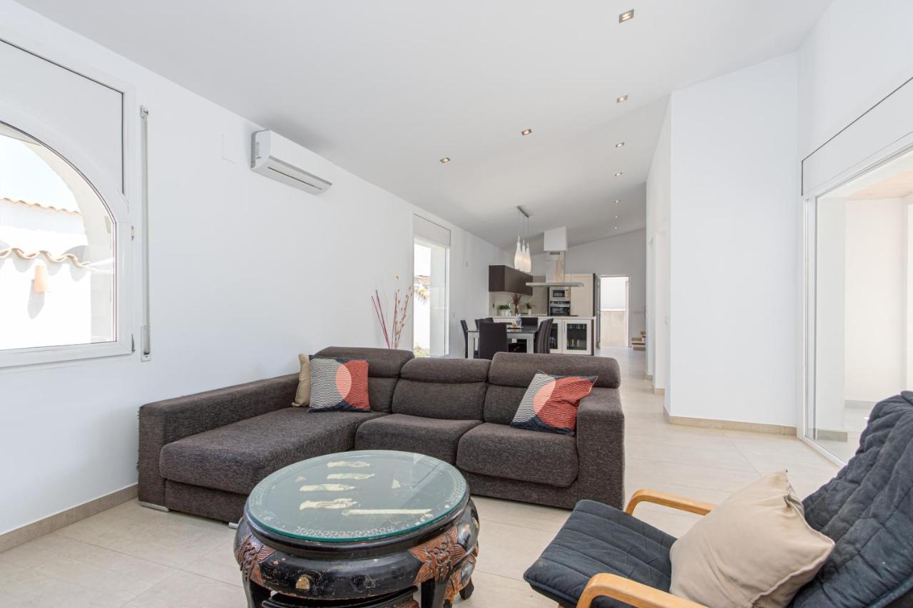Goldhome - New House With Private Heated Pool, Parking, Wifi, Games Room Empuriabrava Exterior foto