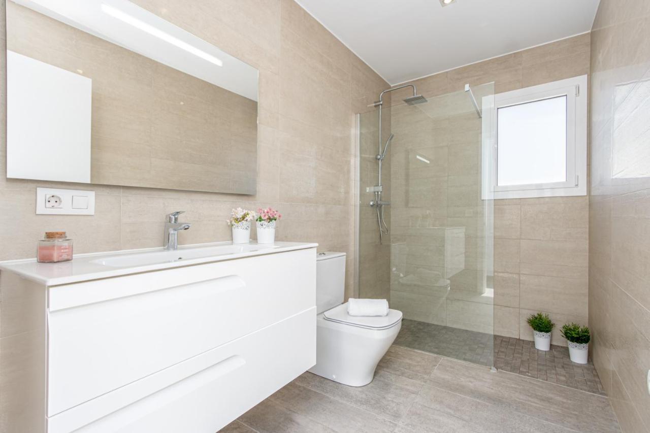 Goldhome - New House With Private Heated Pool, Parking, Wifi, Games Room Empuriabrava Exterior foto