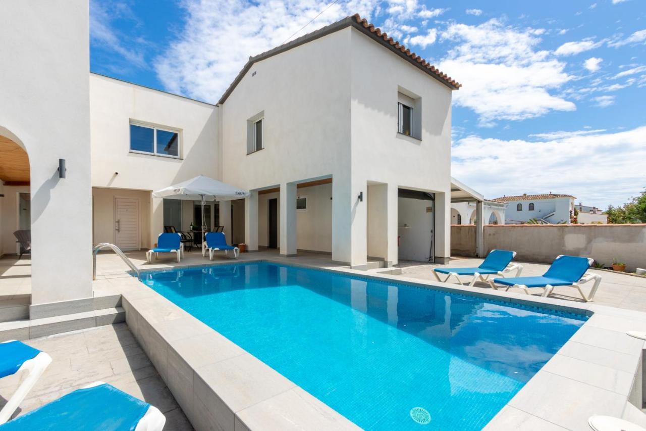 Goldhome - New House With Private Heated Pool, Parking, Wifi, Games Room Empuriabrava Exterior foto