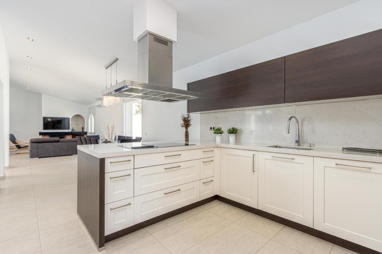 Goldhome - New House With Private Heated Pool, Parking, Wifi, Games Room Empuriabrava Exterior foto