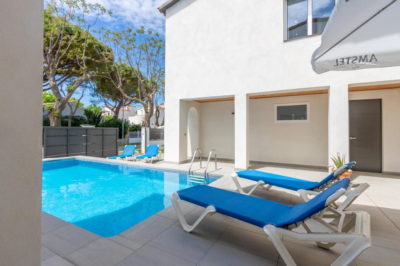 Goldhome - New House With Private Heated Pool, Parking, Wifi, Games Room Empuriabrava Exterior foto