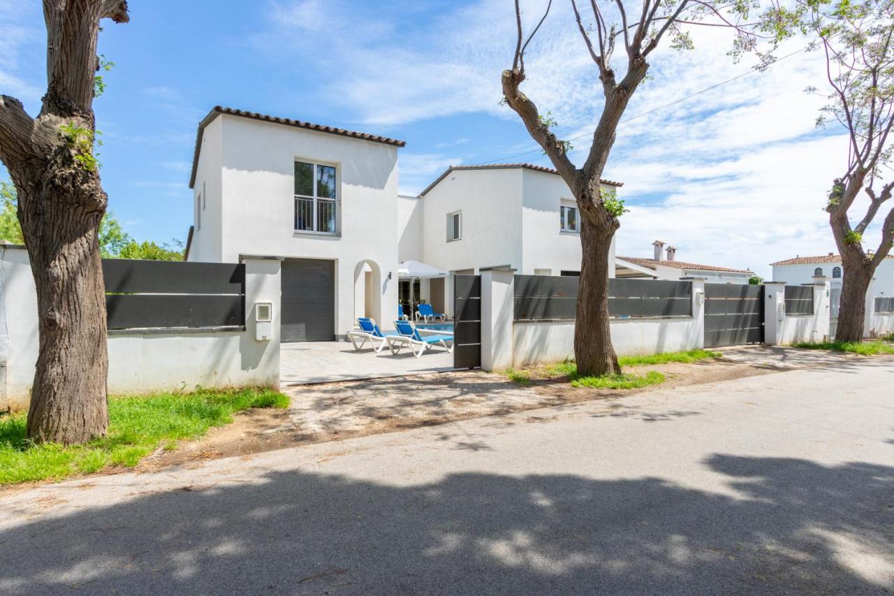 Goldhome - New House With Private Heated Pool, Parking, Wifi, Games Room Empuriabrava Exterior foto